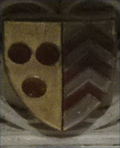 File:Exeter Cathedral Courtenay tomb - Arms of Courtenay differenced impaling Argent three chevrons gules.png