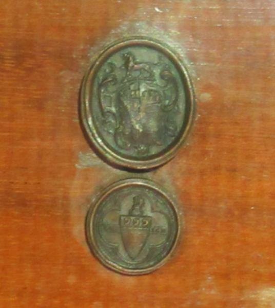File:Francis and Richardson arms on the Swansea Charter Chest.png